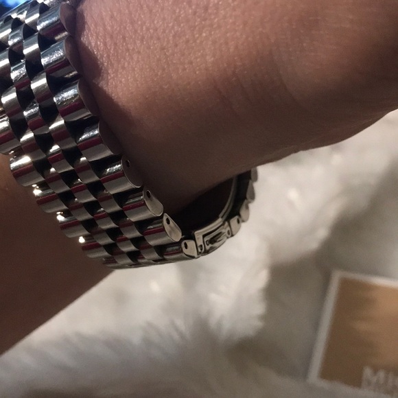 Michael Kors MK5555 ladies watch- preowned ☺️ main image 8